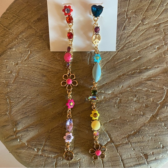 Betsey Johnson Peace Flower Daisy Multicolor Linear Mismatch Drop Earrings NWT - Picture 4 of 4